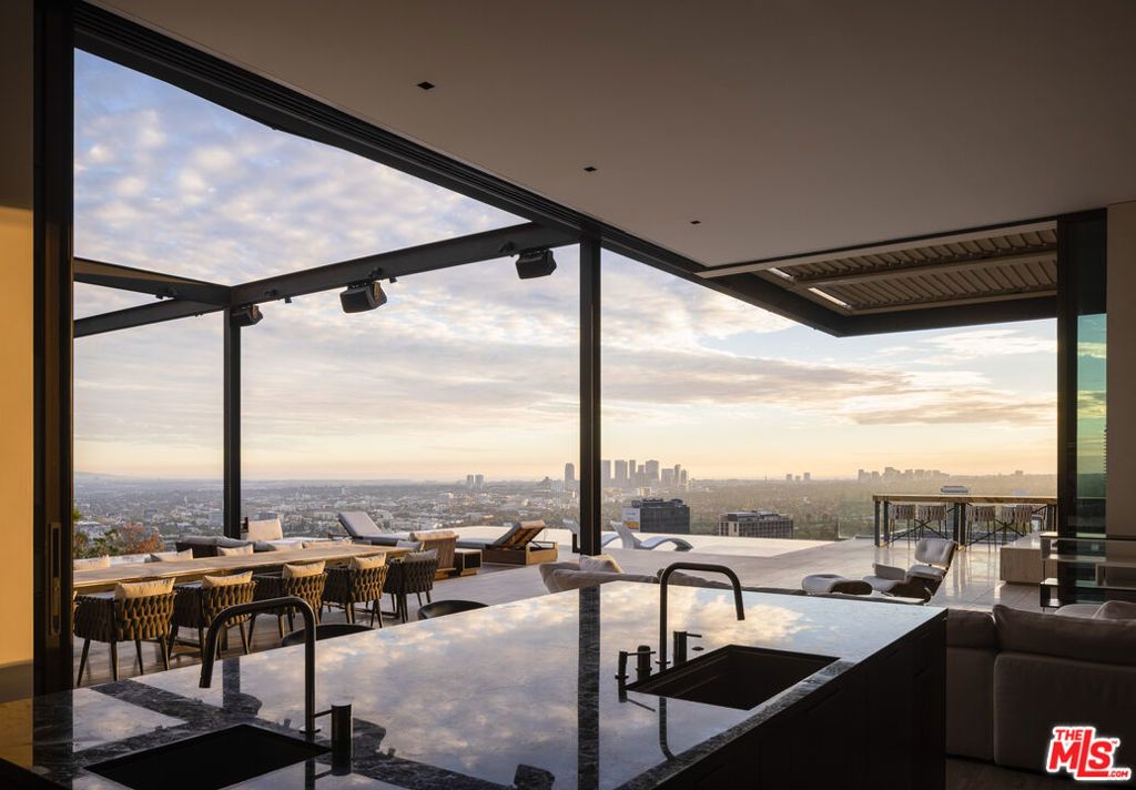 1305 Collingwood Place, Los Angeles