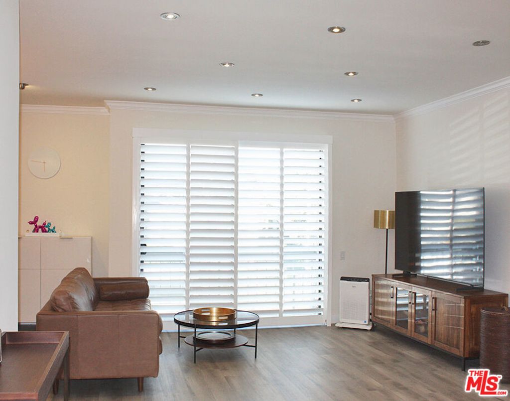 2175 S Beverly Glen Boulevard # 302, Los Angeles