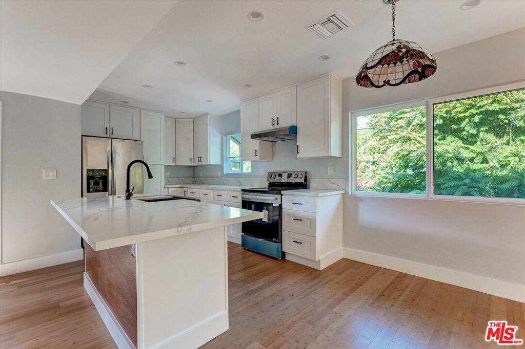 5726 Woodman Avenue # #2, Van Nuys