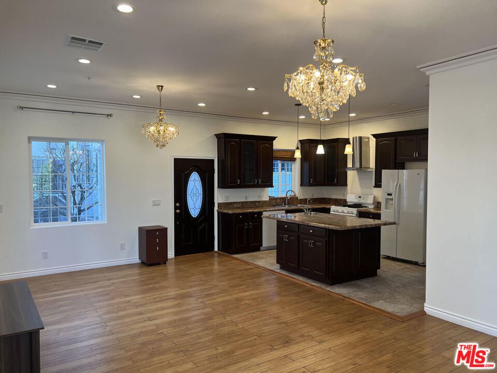 4626 Noble Avenue, Sherman Oaks