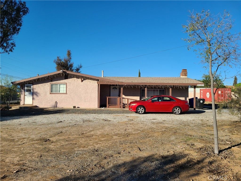 11685 Holmes, Jurupa Valley