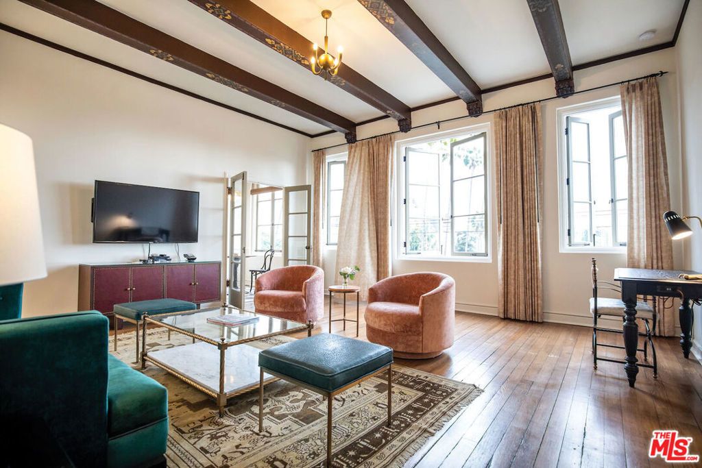 5959 Franklin Avenue # 301, Los Angeles