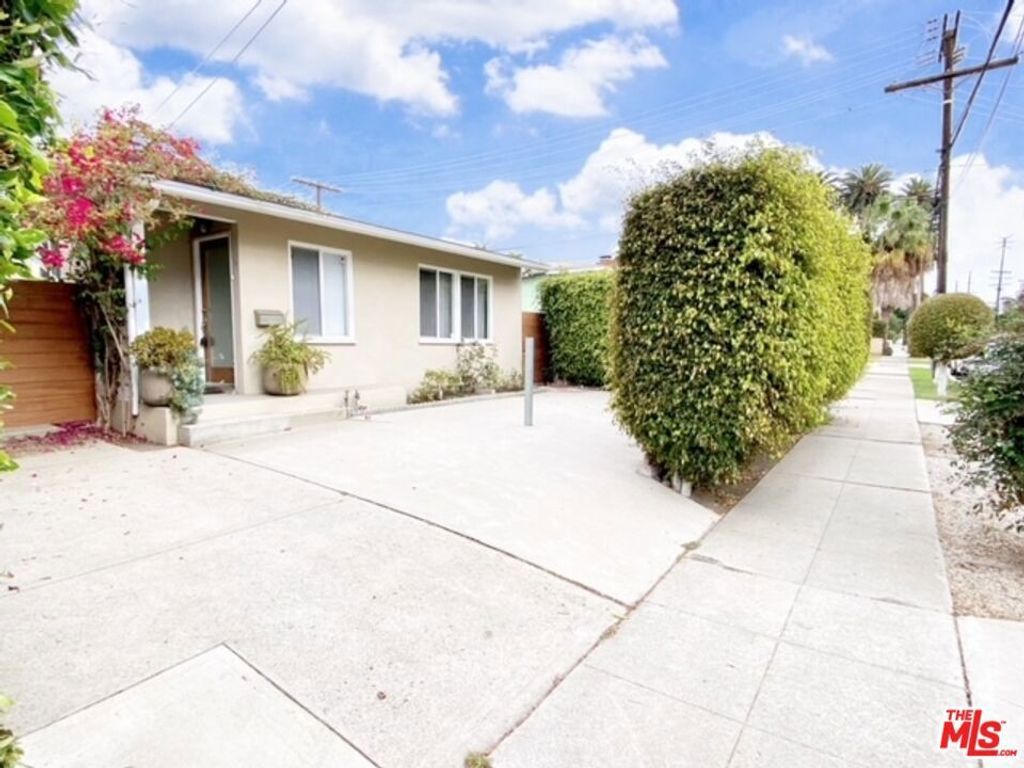 11673 Mississippi Avenue, Los Angeles