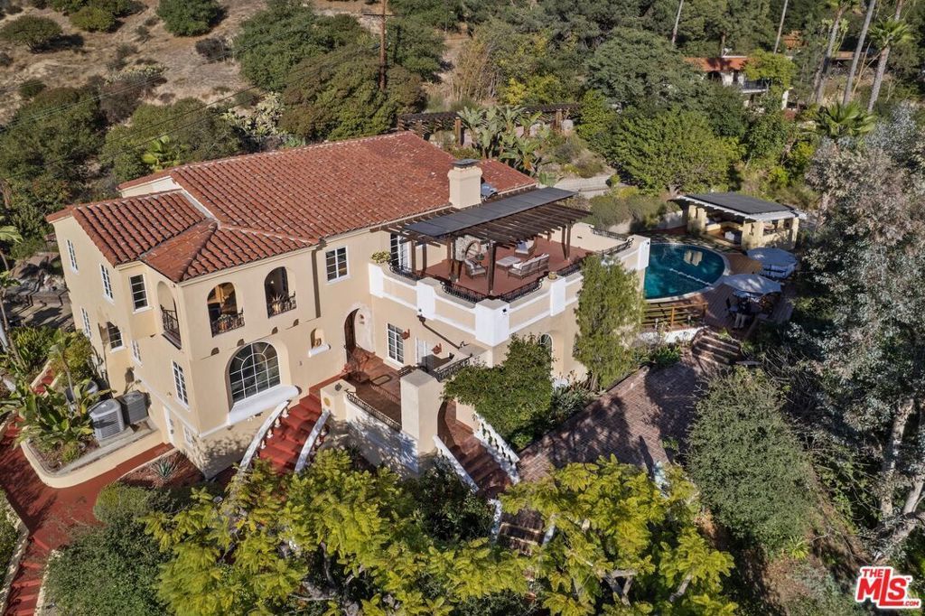 2856 Glendower Avenue, Los Angeles