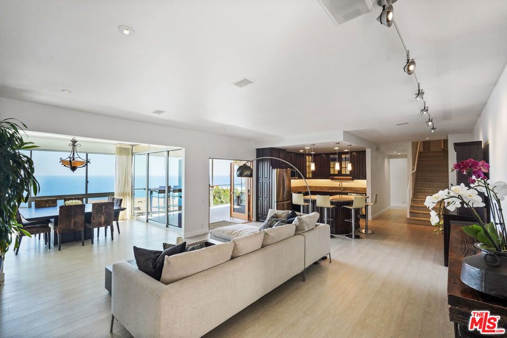 18101 Coastline Drive, Malibu