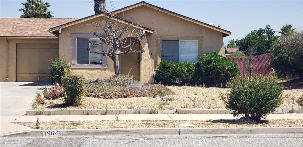 1964 W Oakland Avenue, Hemet