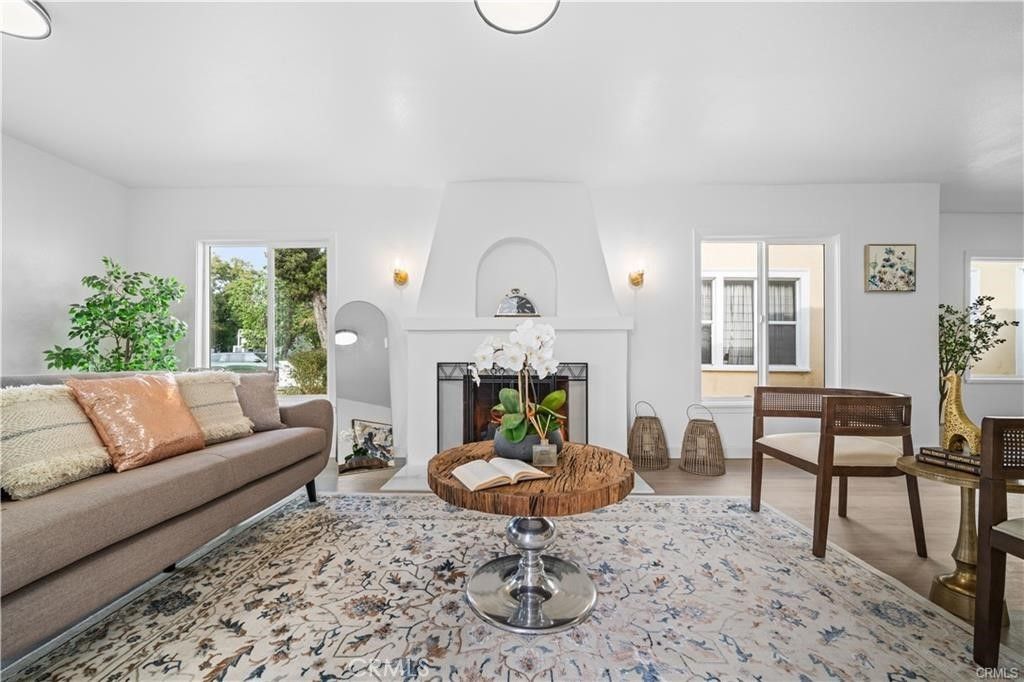 1558 Hauser, Los Angeles