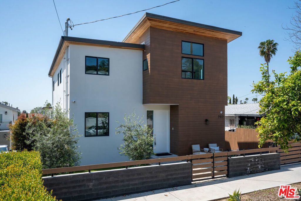 2512 Berkeley Avenue, Los Angeles