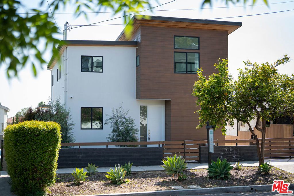 2512 Berkeley Avenue, Los Angeles