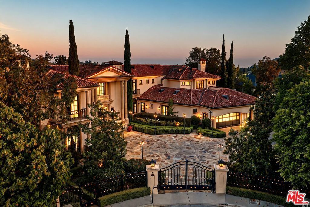 2374 Earls Court, Los Angeles