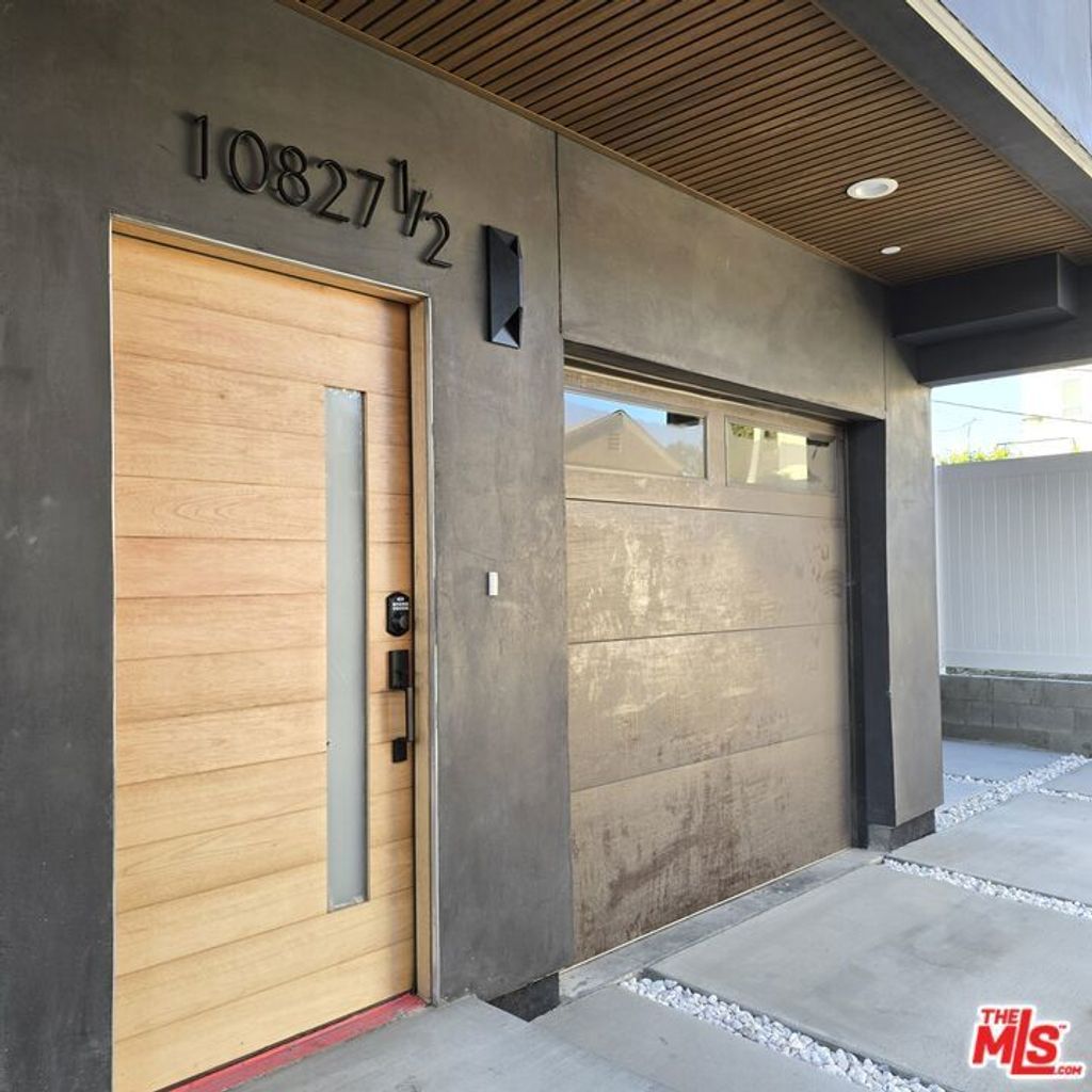 10827 1/2 Peach Grove Street # 1/2, North Hollywood