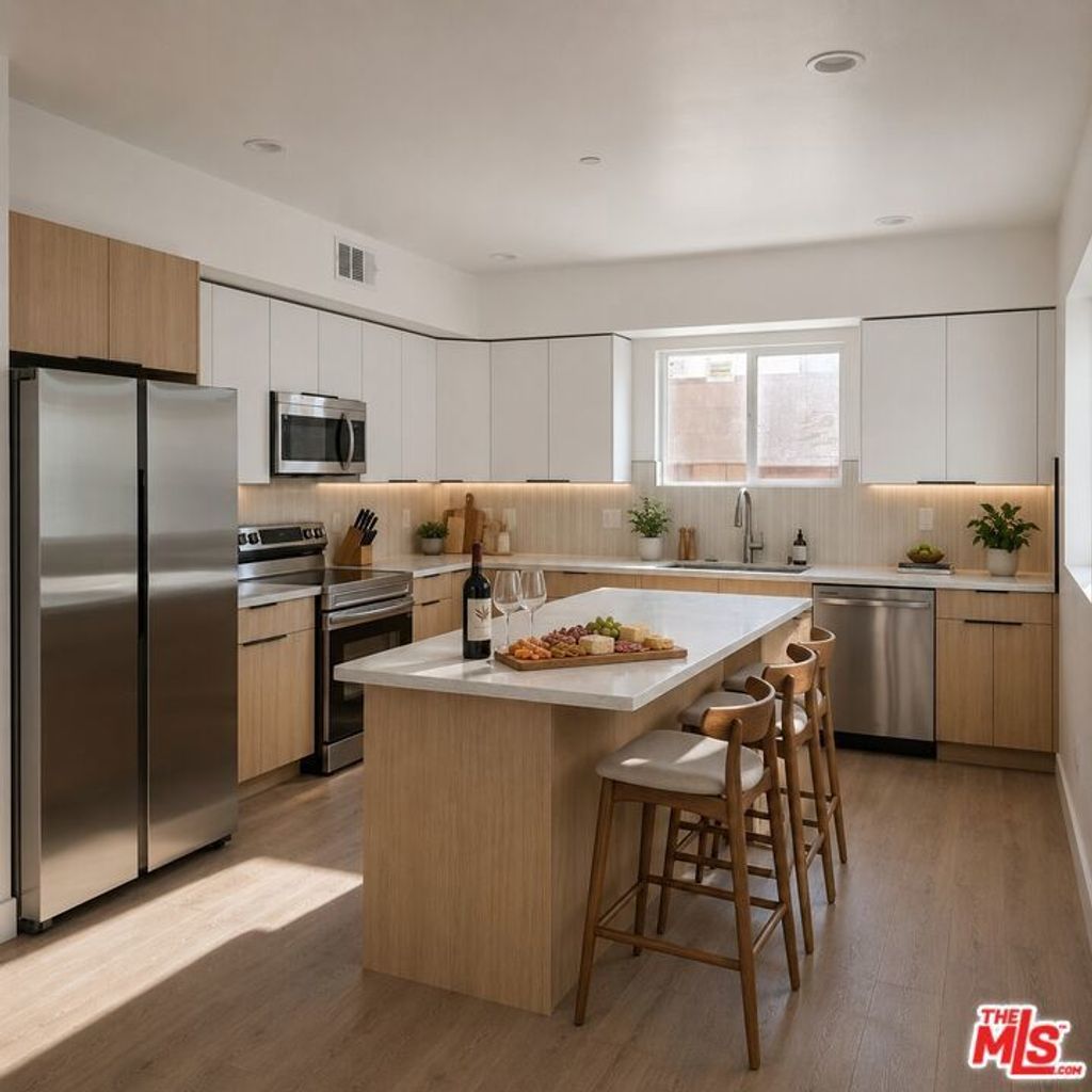 10829 Peach Grove Street # 3, North Hollywood