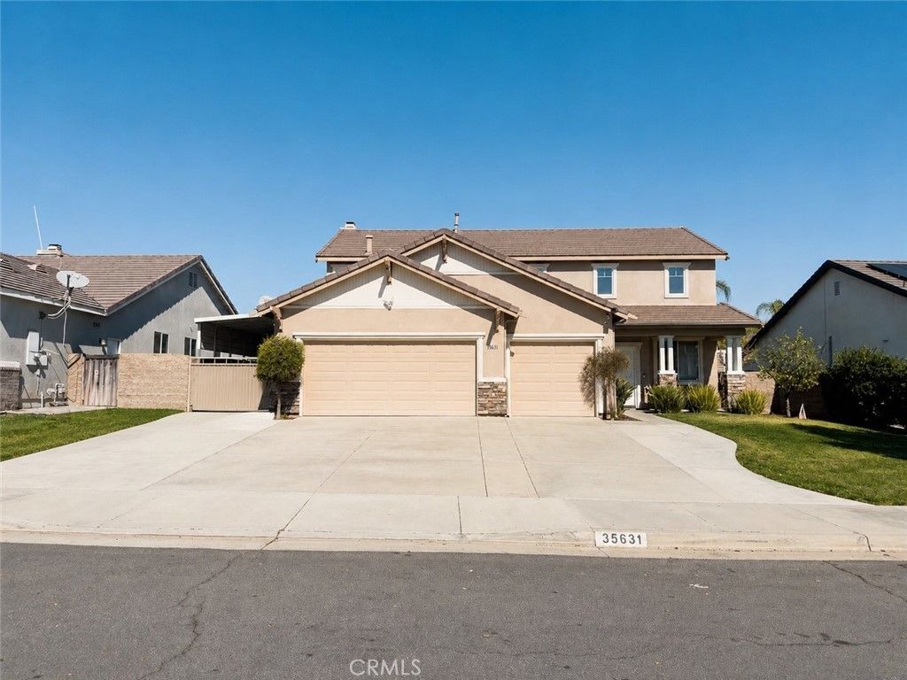 35631 Date Palm, Winchester