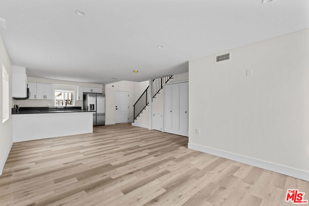 546 N Genesee Avenue, Los Angeles