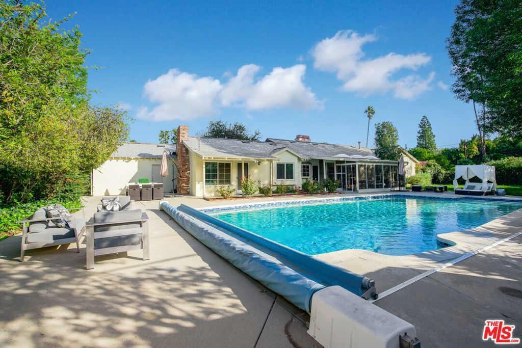 6207 Melba Avenue, Woodland Hills