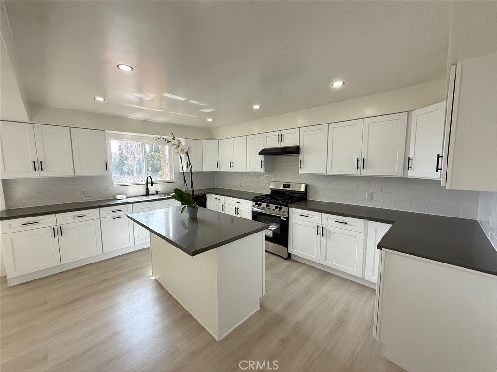 564 W Macarthur # 3, San Pedro