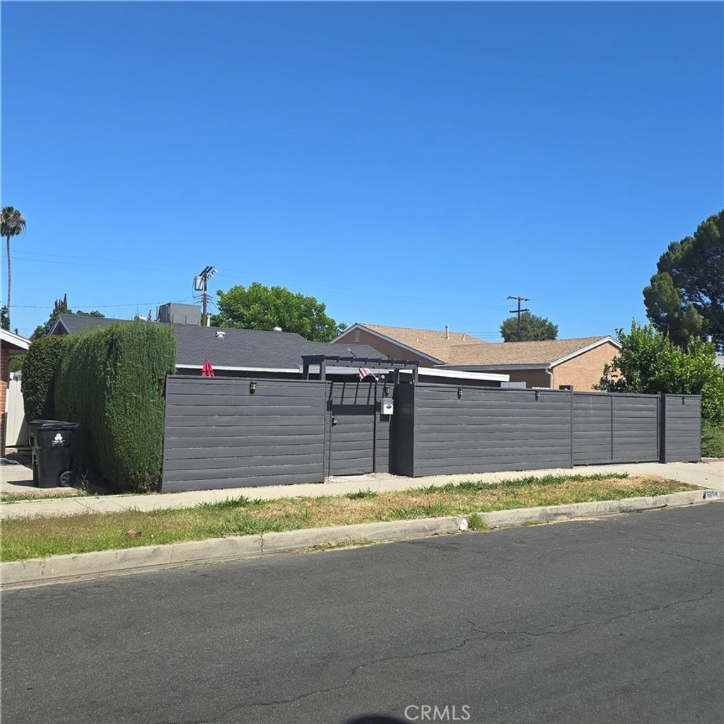 6704 Rhea, Reseda