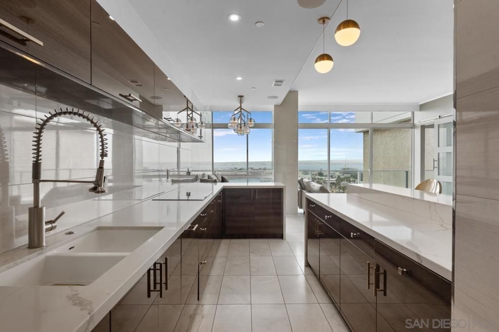 1820 Avenida Del Mundo # 1605, Coronado