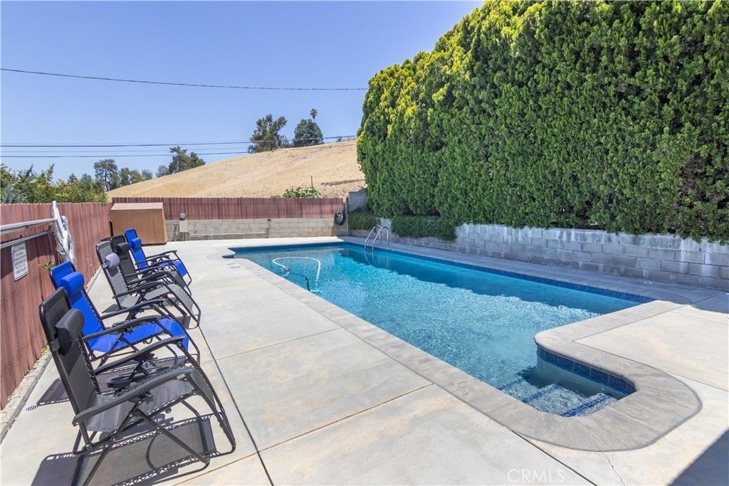 22436 Ave San Luis, Woodland Hills