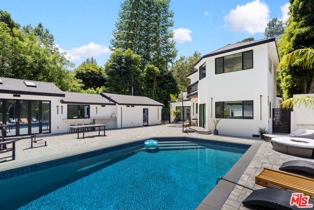 1750 N Beverly Glen Boulevard, Los Angeles