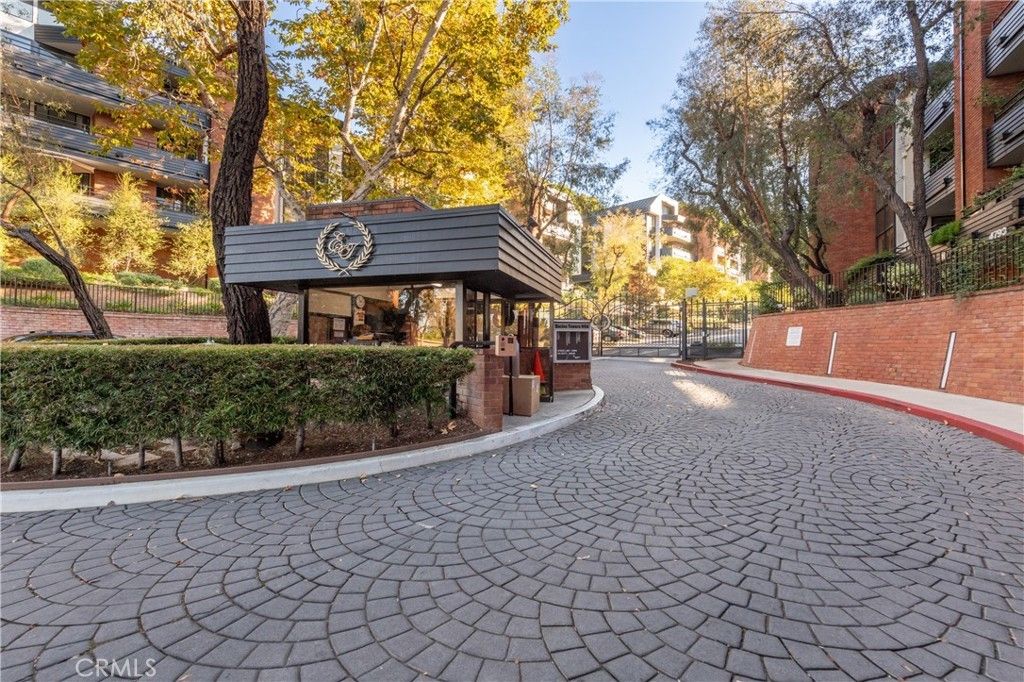 4774 Park Encino # 206, Encino