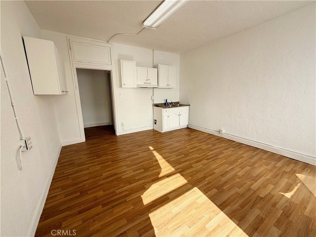 256 Florence Avenue # 202, Los Angeles