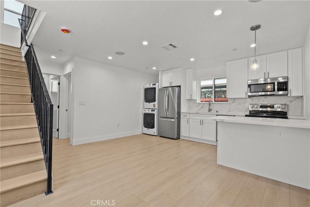 322 Leslie Way, Highland Park