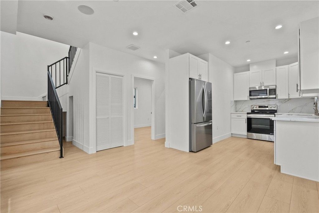 326 Leslie Way, Highland Park