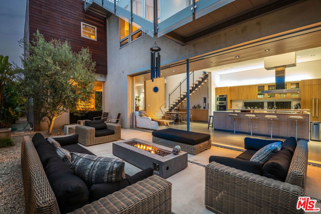 716 Brooks Avenue, Venice