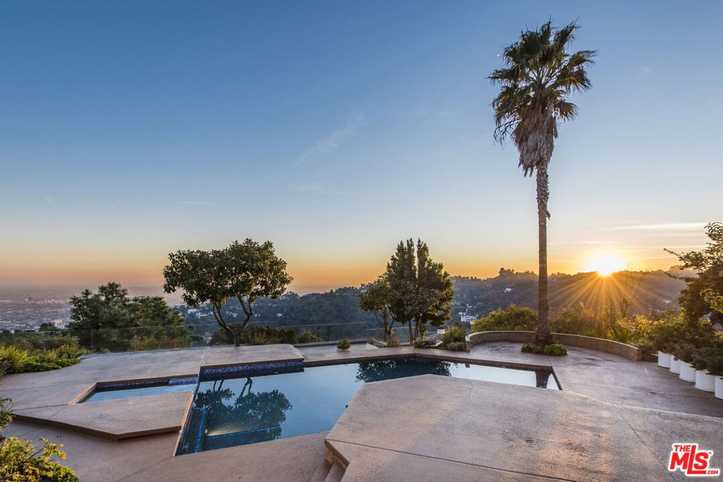 7940 Vulcan Drive, Los Angeles