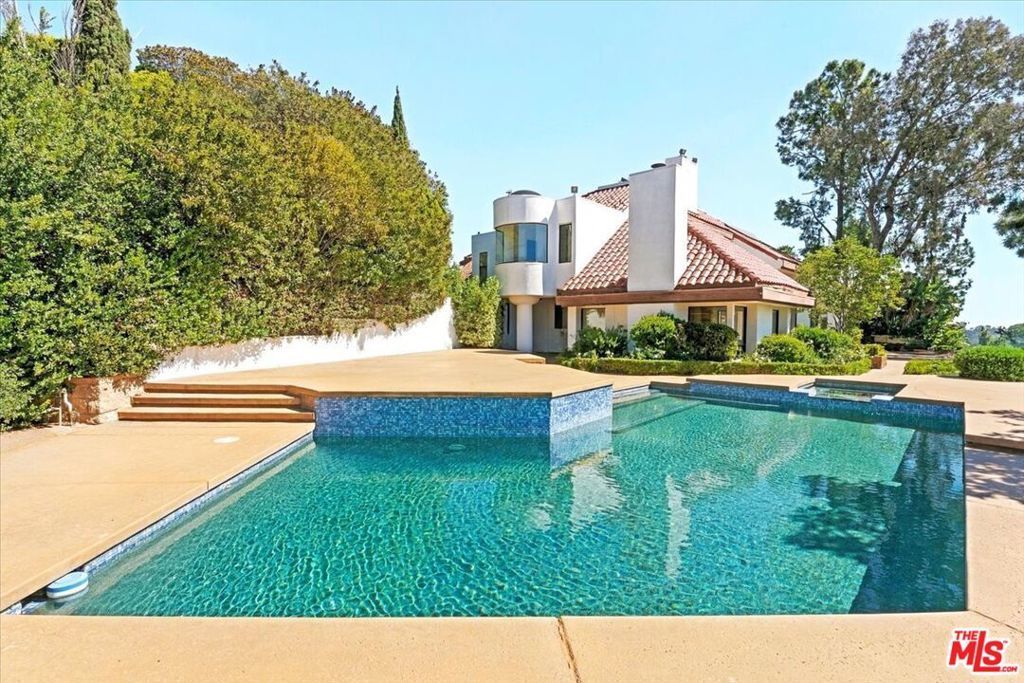 7940 Vulcan Drive, Los Angeles