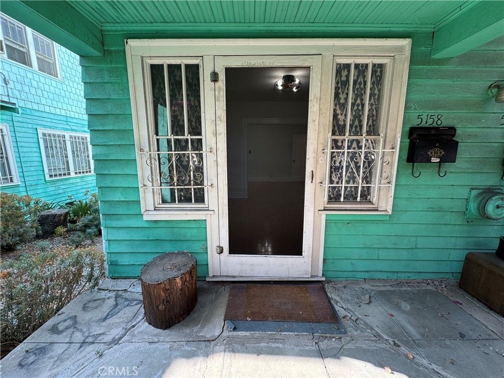 5158 Franklin Avenue, Los Angeles