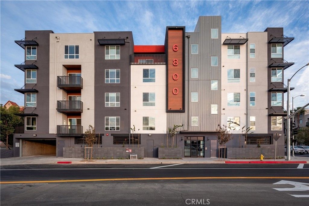 6800 Variel Avenue # 204, Canoga Park