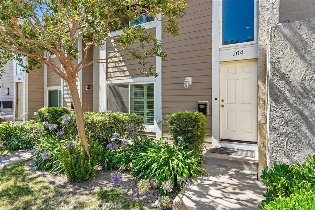 104 Oval, Irvine