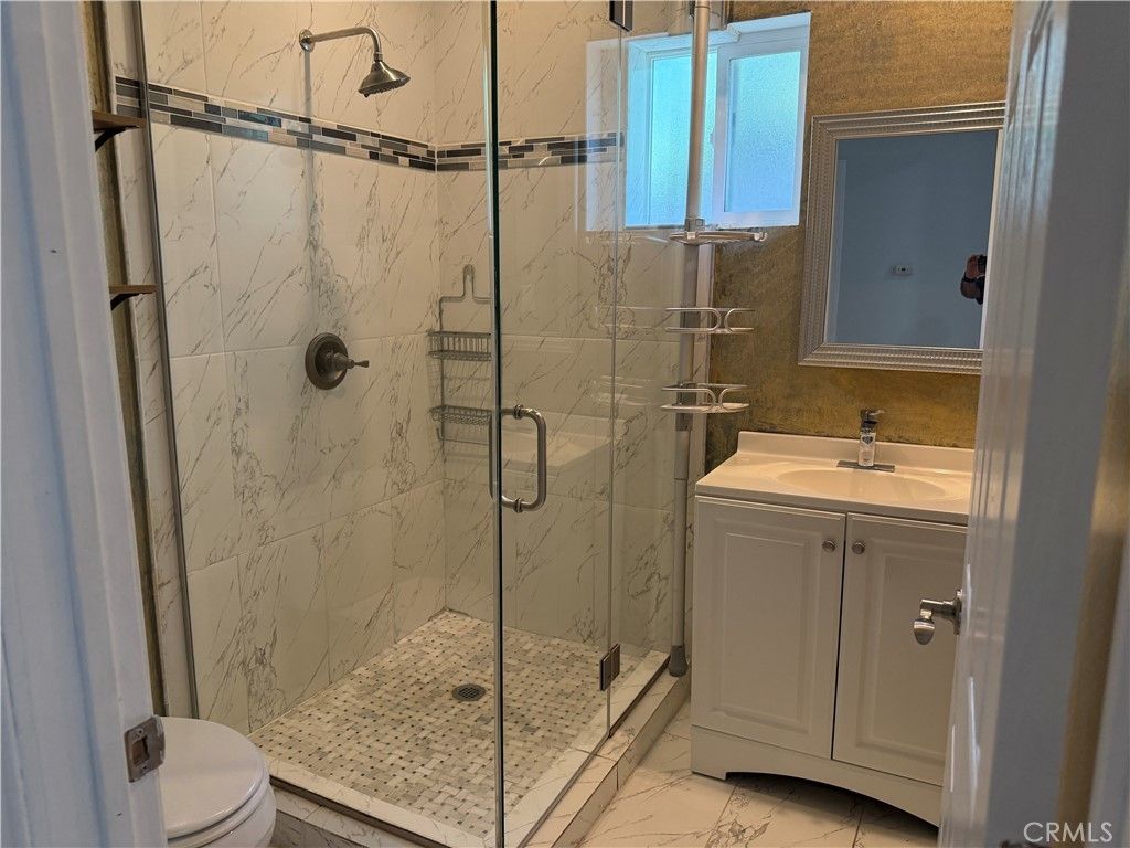 20324 Oxnard Street, Woodland Hills
