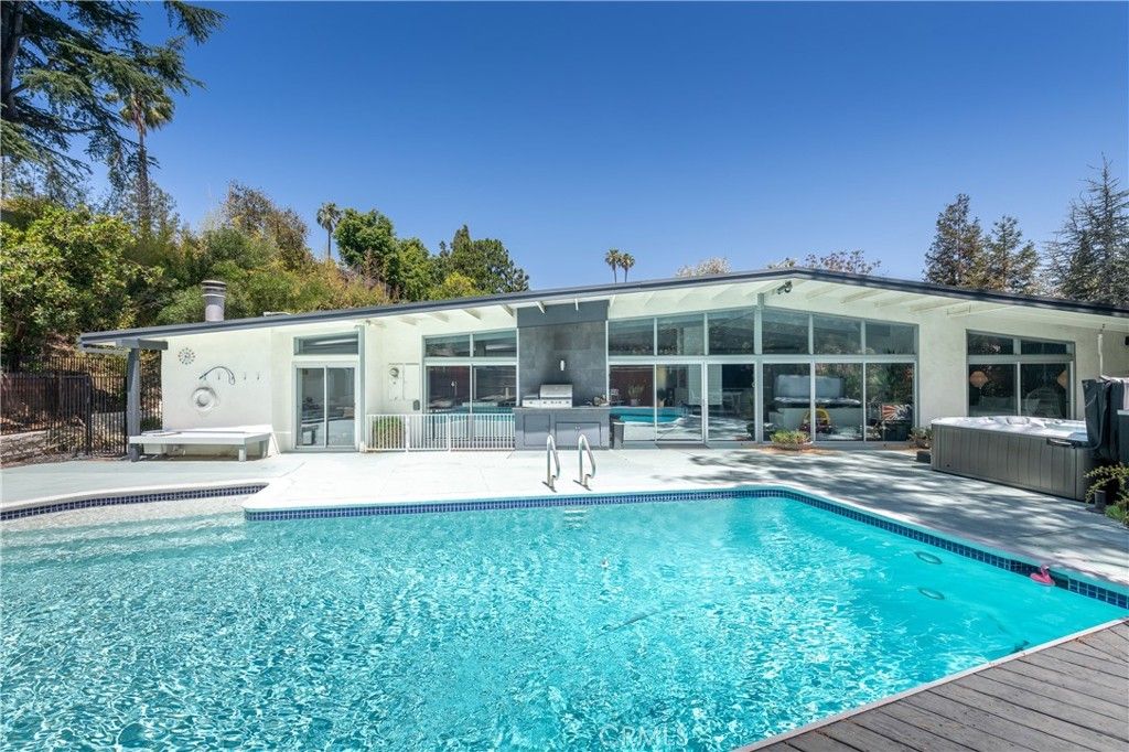 15626 Royal Ridge, Sherman Oaks