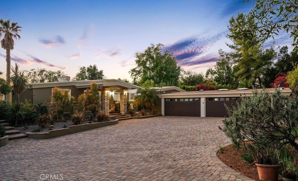 24361 Mulholland Highway, Calabasas
