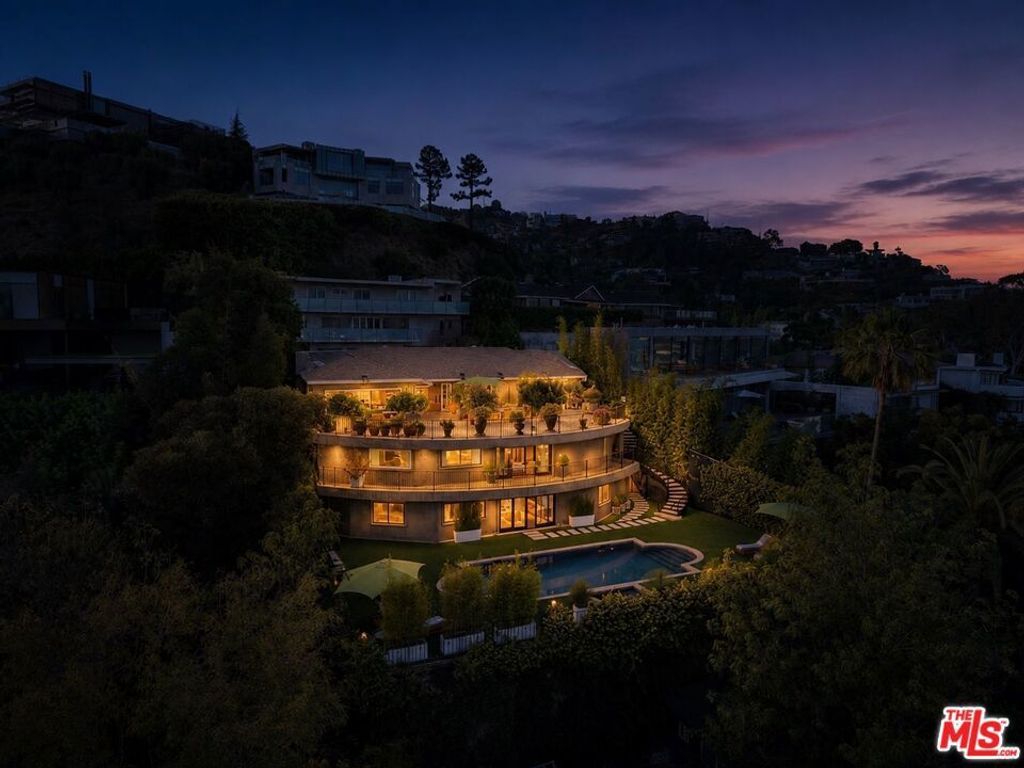8740 W St Ives Drive, Los Angeles