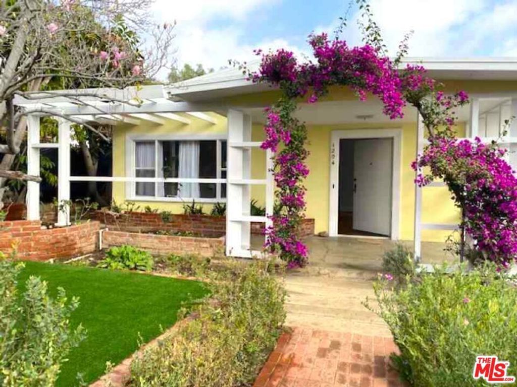 1204 N Hilldale Avenue, Los Angeles