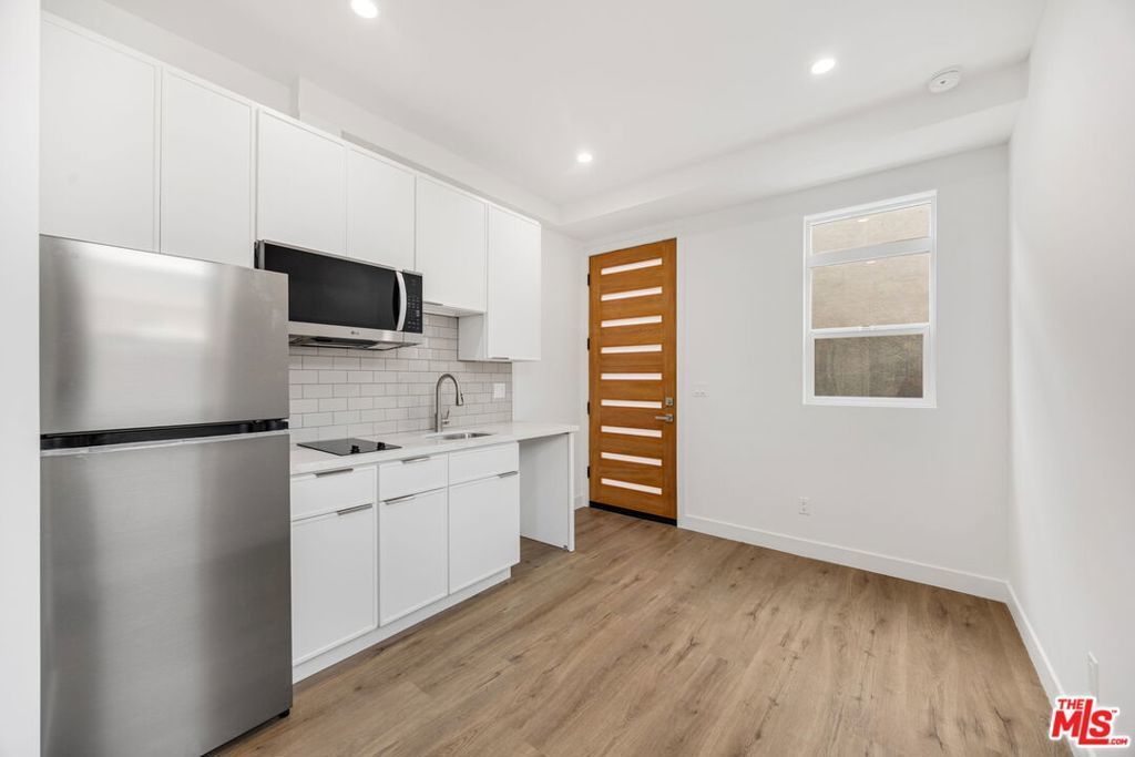 11253 Hatteras Street # 1/2, North Hollywood