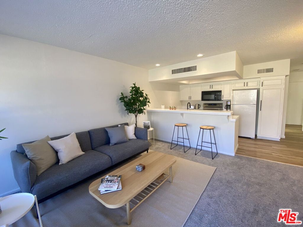 1655 E Palm Canyon Drive # 318, Palm Springs