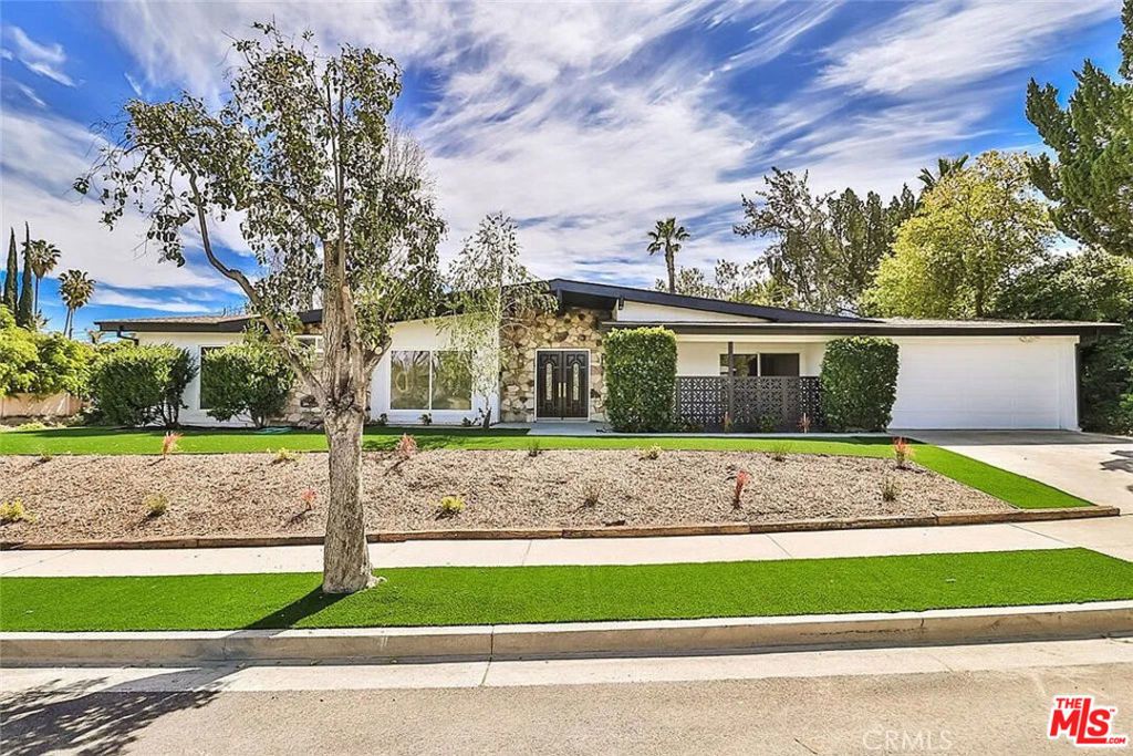 23540 Kivik St, Woodland Hills