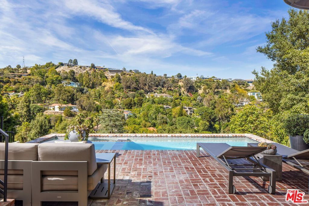 2528 Carman Crest Drive, Los Angeles