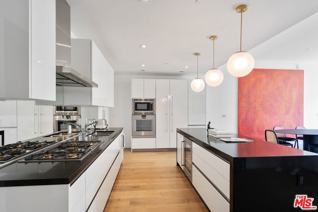 9000 W 3rd Street # 106, Los Angeles