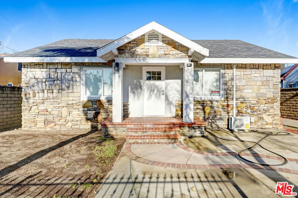 845 N Hagar Street, San Fernando