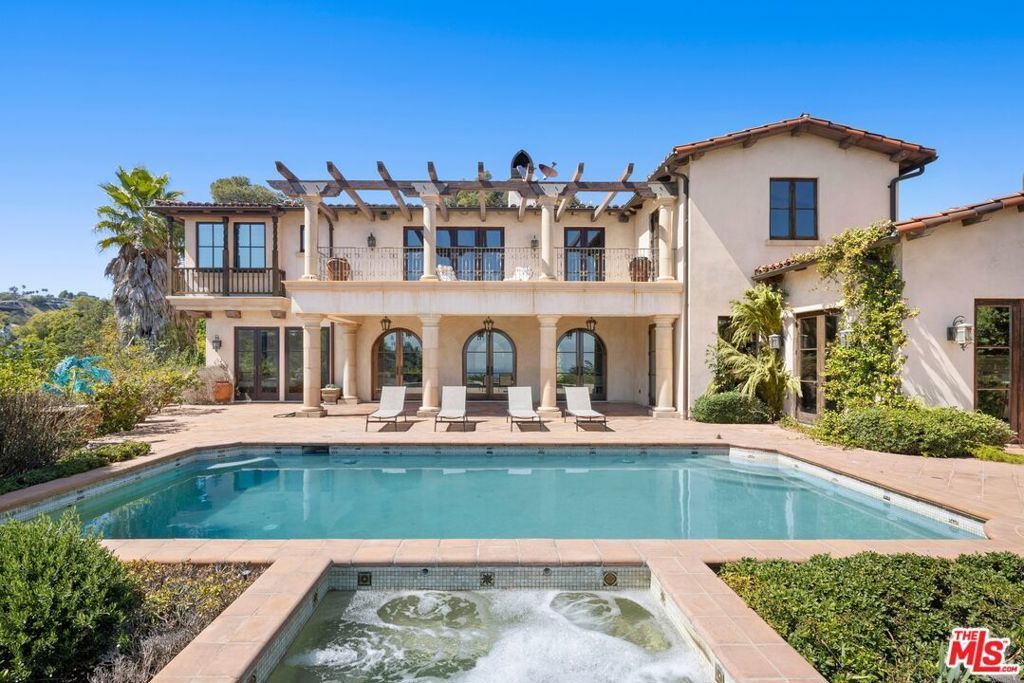1111 Stradella Road, Los Angeles