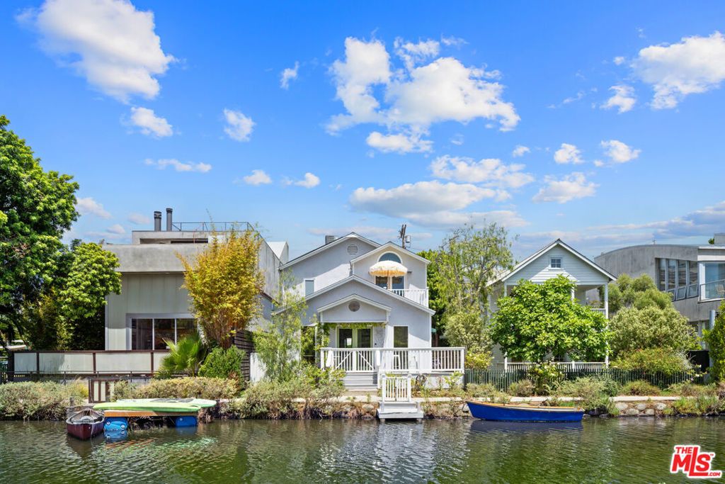 411 Linnie Canal, Venice