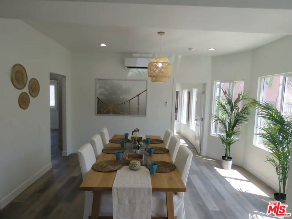 1587 W 35th Place, Los Angeles