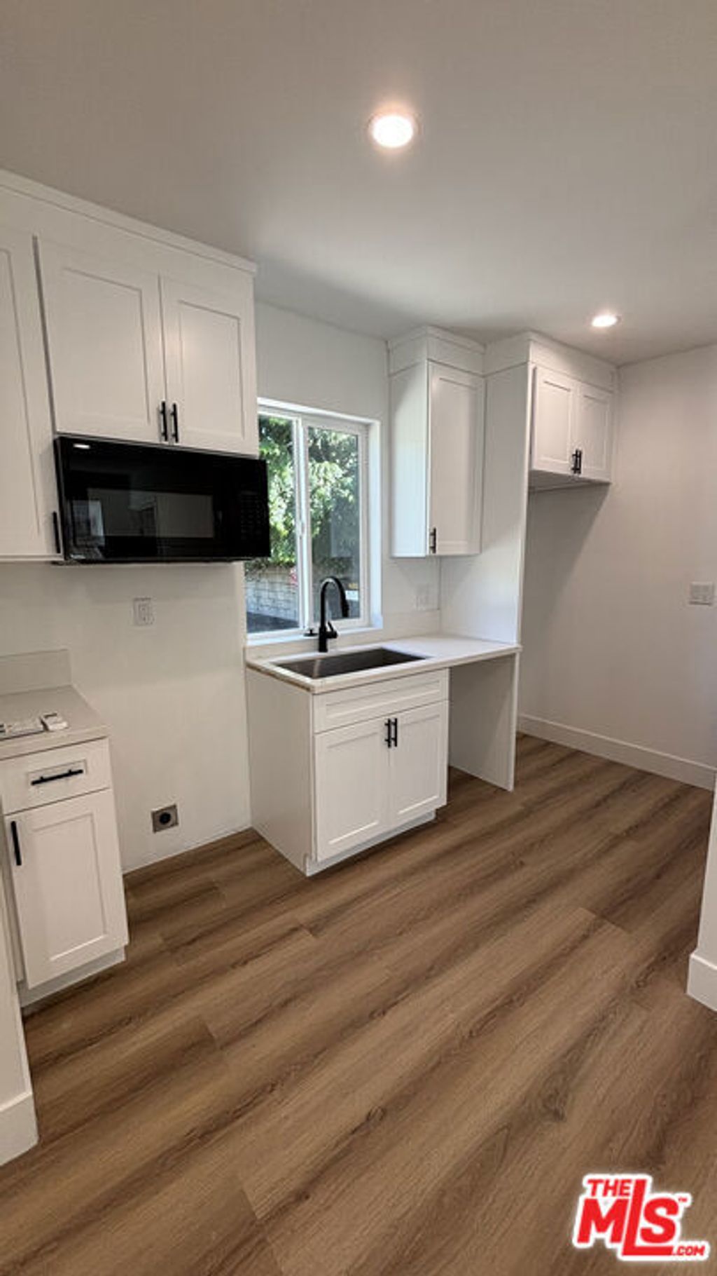 2437 Centinela Avenue # Apt 11, Santa Monica