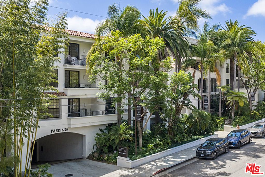 555 S Barrington Avenue # 107, Los Angeles